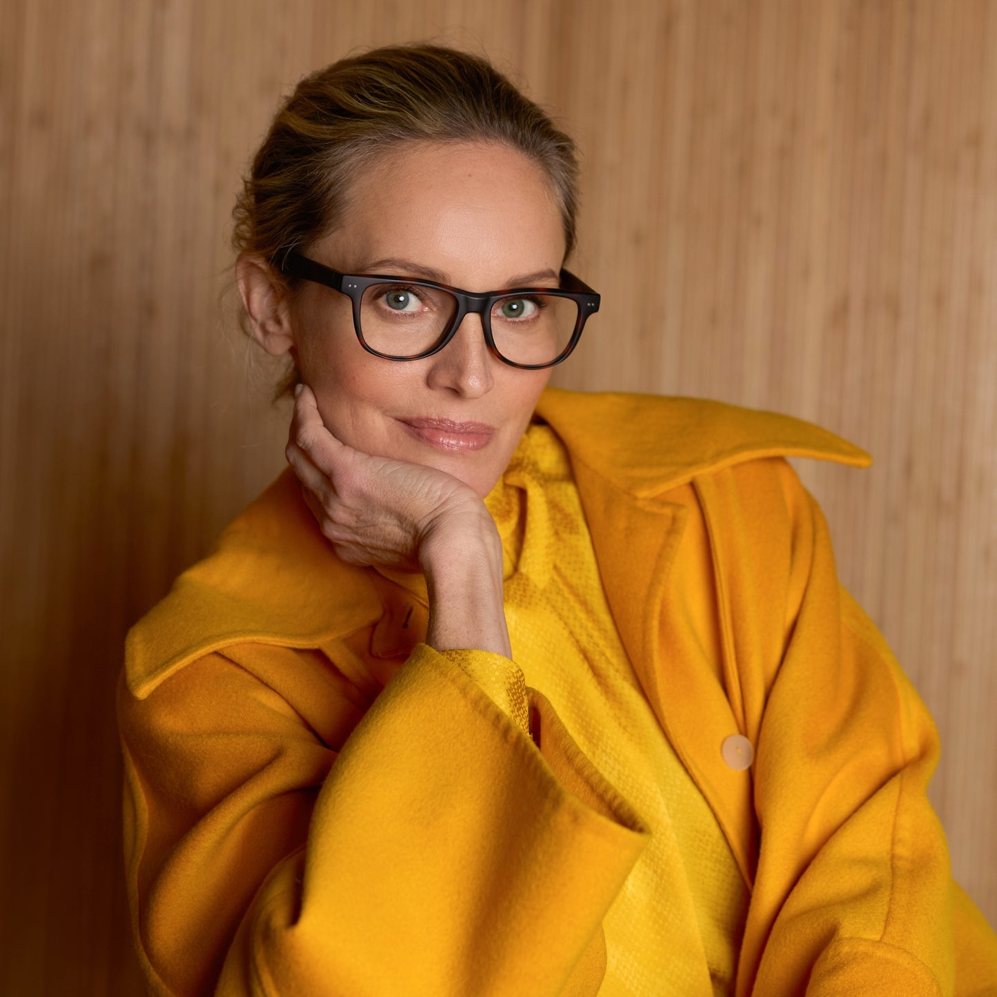 
A woman wears tortoise rectangular frames with clear lenses.