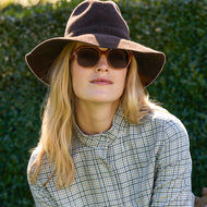 
Uma Sun sunglasses, lifestyle photo