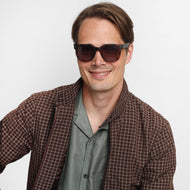 LA40XTOR10, LA40XTOR15, LA40XTOR20, LA40XTOR25 - A person wears square tortoise frames with dark brown tinted lenses.